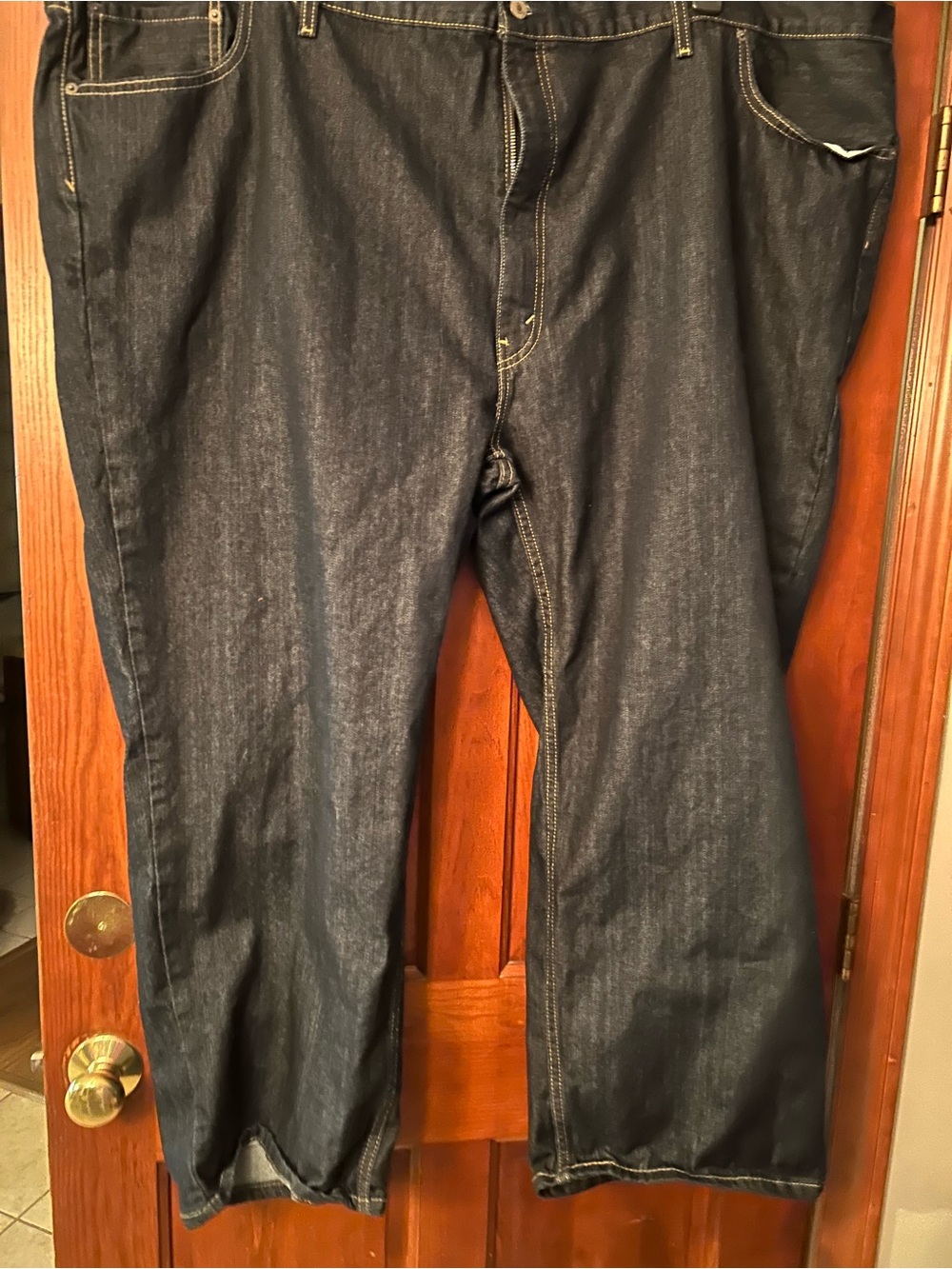 Levi’s 559 dark wash men’s jeans. Size 58x30. EUC